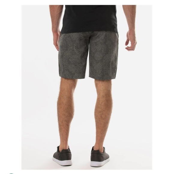 TravisMathew Go Fish Shorts in Heather Grey Pinstripe Black Grey Golf Sz 34 - Picture 2 of 11